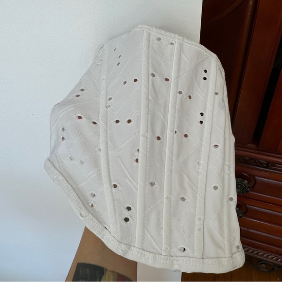 Corset-Style Cropped Top - Picture 3 of 4